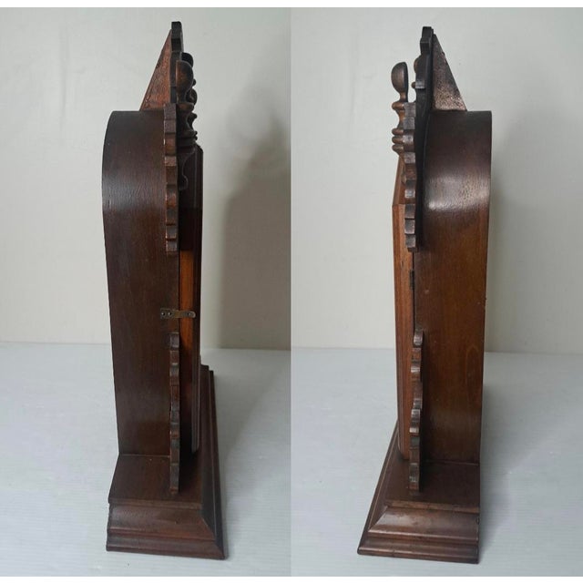 Antique Ingraham Oak Gingerbread Parlor Clock – 8‑Day, Working, W/ Key & Pendulum For Sale In West Palm - Image 6 of 13