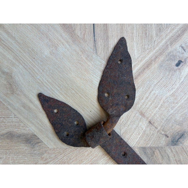 Early 19th Century Blacksmith-Forged Wrought Iron Strap Hinge With Leaf Terminals For Sale - Image 4 of 5