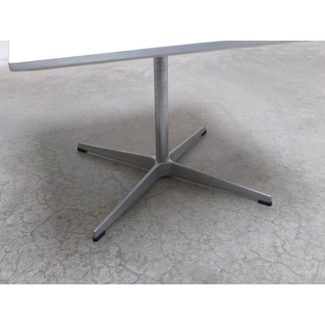 Square Coffee Table by Arne Jacobsen for Fritz Hansen, 1978 For Sale - Image 6 of 11