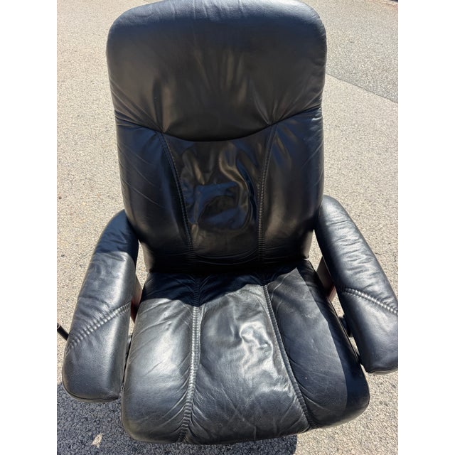 Mid-Century Modern Black Leather Ekornes Stressless Chair & Ottoman For Sale - Image 3 of 12