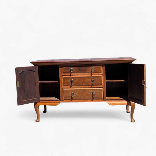 Vintage Oak Sideboard Buffet With Queen Anne Legs & Brass Hardware, 1950s For Sale In Los Angeles - Image 6 of 18