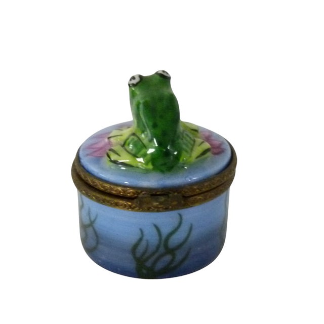 Limoges, France Limoges France Frog Trinket Box | Peint Main | g.p Artist Signature For Sale - Image 4 of 9