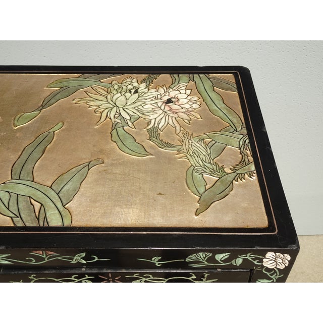 Vintage Chinese Asian Chinoiserie Gold Silver Storage Cabinet Side Table #V23 For Sale In Los Angeles - Image 6 of 17