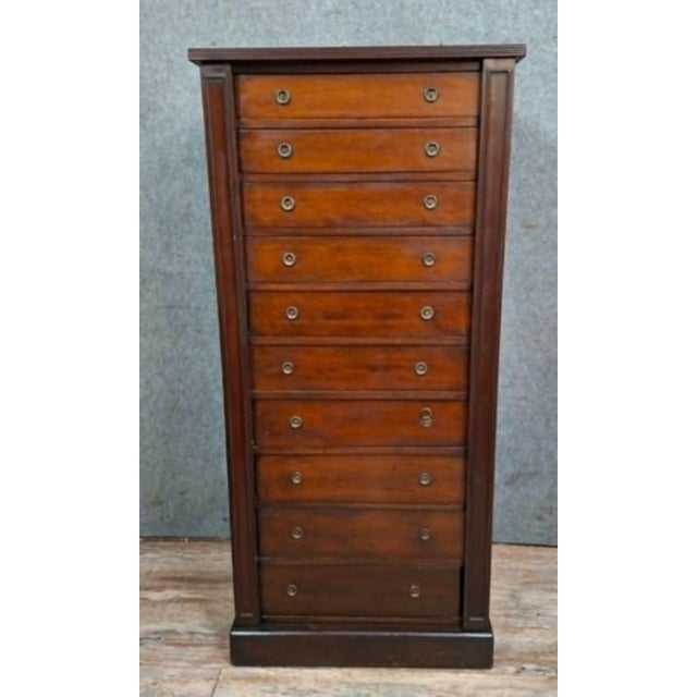 Restoration-Style Weekly Chest in Mahogany and Mahogany Veneer For Sale - Image 10 of 10