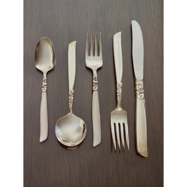 1950s Service for 12 Plus Hostess and Completer Oneida South Seas Community Silver Plated Flatware Set - 108 Pieces For Sale - Image 16 of 18
