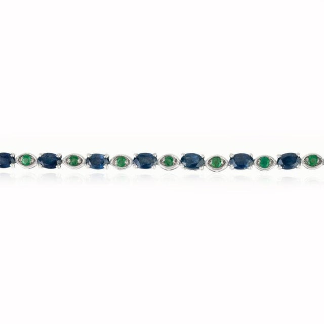 Art Deco Natural Sapphire & Emerald Mix Alternative Set Gemstone Tennis Bracelet For Sale - Image 3 of 10