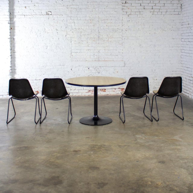 Mid-20th Century Mid-Century Modern Set 4 Krueger Chairs & Tulip Style Base Game or Dining Table For Sale - Image 6 of 12