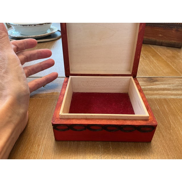 1960s Hand-Carved Polish Folk Art Red Linden Wood Jewelry Keepsake Box by Ziomek For Sale - Image 4 of 4