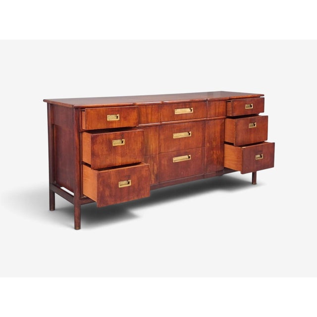 Wood John Widdicomb, American Modern, Nine-Drawer Dresser, Walnut, Brass, Usa, 1960s For Sale - Image 7 of 16
