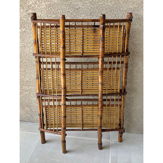 Camel Mid 20th-Century 3-Tier Tortoiseshell Bamboo Bookshelf – Folds Flat for Storage For Sale - Image 8 of 18