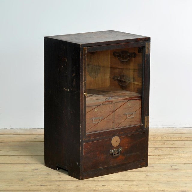 Small Japanese Display Cabinet, 1925 For Sale - Image 3 of 14