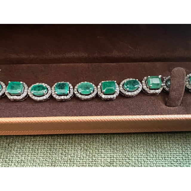 Bochic “Capri” Vintage Zambian Emerald & Diamond Bracelet Set 18K Gold & Silver For Sale - Image 15 of 15