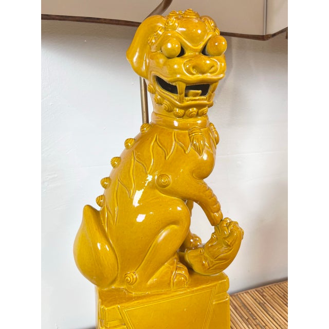 Mid 20th Century Vintage Yellow Ceramic Foo Dog Lamps - A Pair For Sale - Image 5 of 12