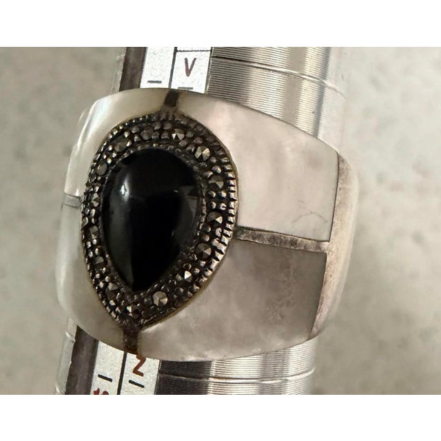 1980s Sterling Silver Mother of Pearl, Black Onyx, & Marcasite Band Ring. Size 11 For Sale In Atlanta - Image 6 of 6