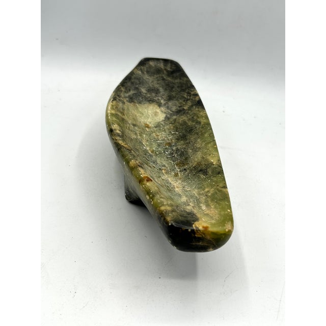 Dark Green Joosii (Josie) Pisuktie (b.1901) Inuit Serpentine Stone Kudlik | Mid-20th Century, Signed ᔪᓯ E7-404 For Sale - Image 8 of 17