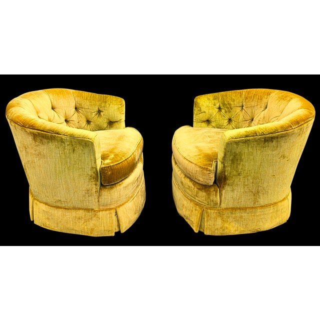 Mid-Century Modern Pair of Henredon Tufted Barrel Back Swivel Lounge Chairs in Chartreuse Velvet on Casters, Circa 1970s For Sale - Image 3 of 11