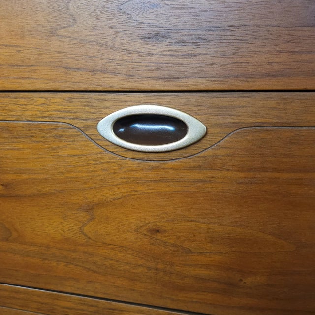 Brown 1960s Slick Restored Original Mid Century Modern Dresser Set, Mainline by Hooker Furniture For Sale - Image 8 of 18