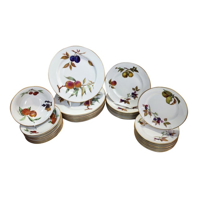 1960s Royal Worcester Evesham Gold – 32-Piece Dinnerware Set – England For Sale