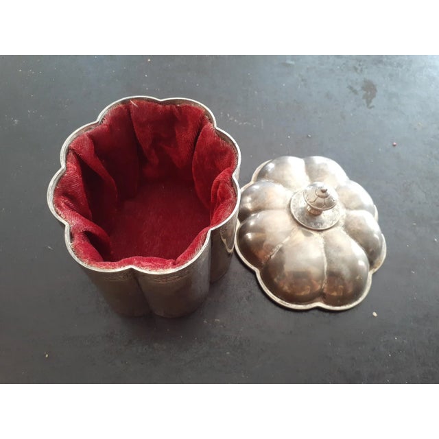 Traditional 1994 Godinger Silver Scalopped Velvet Lined Jewelry Casket For Sale - Image 3 of 7