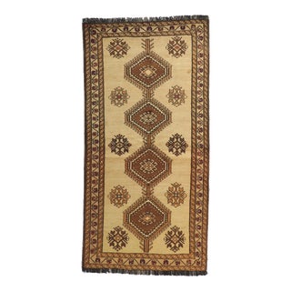 Vintage Persian Shiraz Rug - 03'09 X 07'05 For Sale