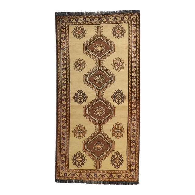 Vintage Persian Shiraz Rug - 03'09 X 07'05 For Sale