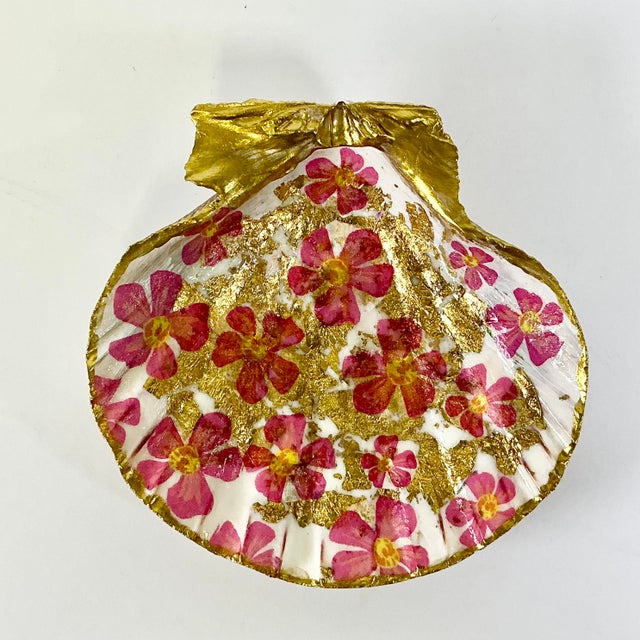 1970s Vintage Boho Chic Folk Art Coastal Découpage Clam Seashell Catchall Trinket Dish. For Sale - Image 4 of 11