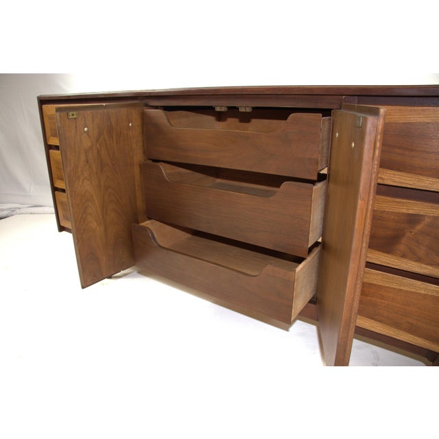 1960s 1960s Mid Century Modern Dresser For Sale - Image 5 of 10