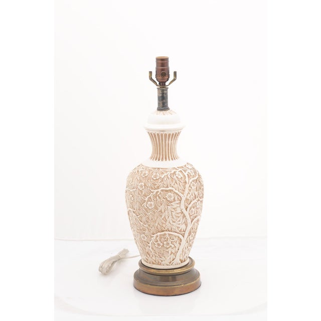 Mid-Century Modern Pair of 1960s Italian Cream Bristolia Ceramic Relief Table Lamps For Sale - Image 3 of 11