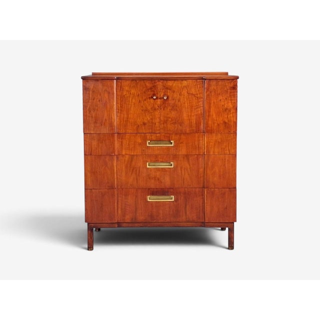 Mid-Century Modern John Widdicomb, American Modern, Gentleman's Chest, Walnut, Brass, Usa, 1960s For Sale - Image 3 of 14