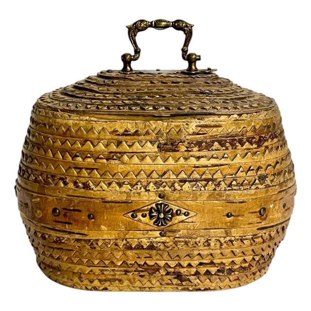 Antique French Tramp Art Birch Box With Scalloped Edge For Sale