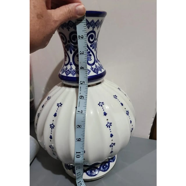 Floral Design Blue and White Vase – Handmade Chinese Porcelain Flower Vase Bring timeless elegance to your home with this...