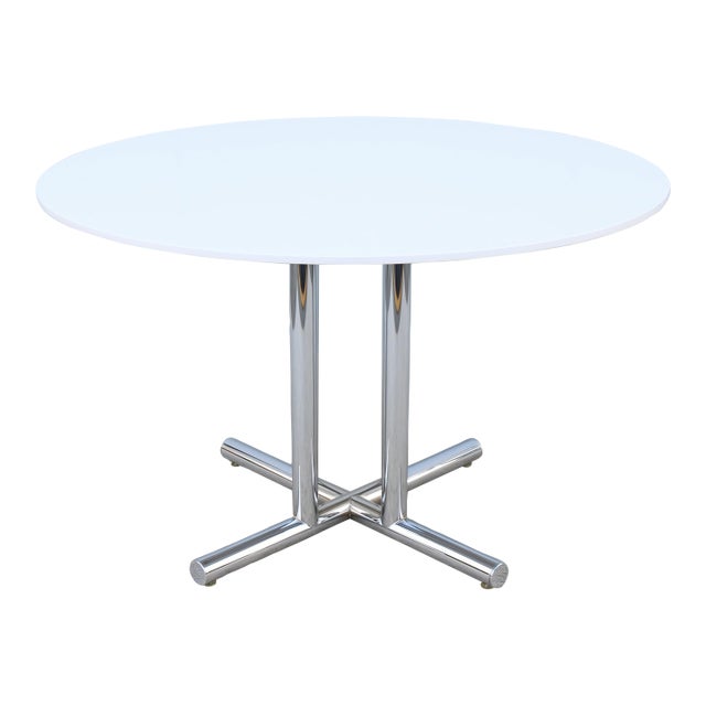 Mid-Century Modern 46" Round White Top and Polished Chrome Base Dining Table For Sale