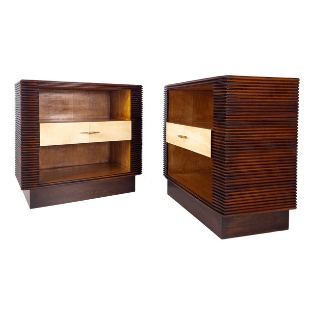 Art Deco Italian Nightstands in Parchment attributed to Osvaldo Borsani, 1940s, Set of 2 For Sale