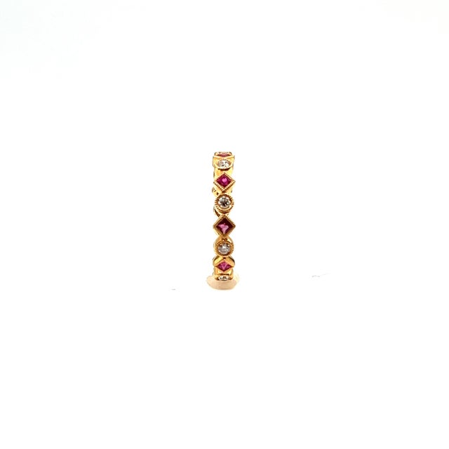 Modern 0.90 Ct Natural Ruby & Diamond Ring Size 6.5 For Sale - Image 3 of 4