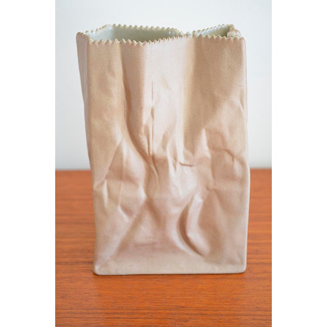 Ceramic Pop Art Paper Bag Vase in Porcelain by Tapio Wirkkala for Rosenthal Studio Line, 1970s For Sale - Image 7 of 12