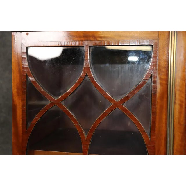 Antique 19th Century English Satinwood Vitrine – Narrow Display Cabinet With Inlay Detail For Sale In Dallas - Image 6 of 10