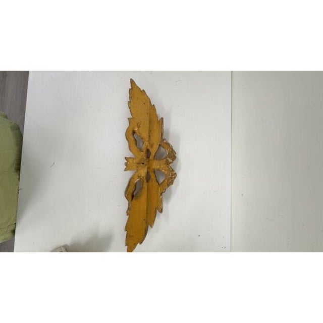 Cream Vintage Carved Giltwood Louis XVI Ribbon Bow & Laurel Wall Ornament – 19" For Sale - Image 8 of 18