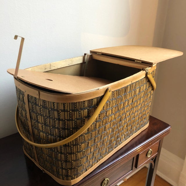 1960s Mid-Century Modern Raffia Picnic Basket For Sale - Image 10 of 13