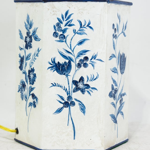 Pair of Vintage Blue and White Hand-Painted Hexagon Tole Tea Caddy Table Lamps For Sale In New York - Image 6 of 11