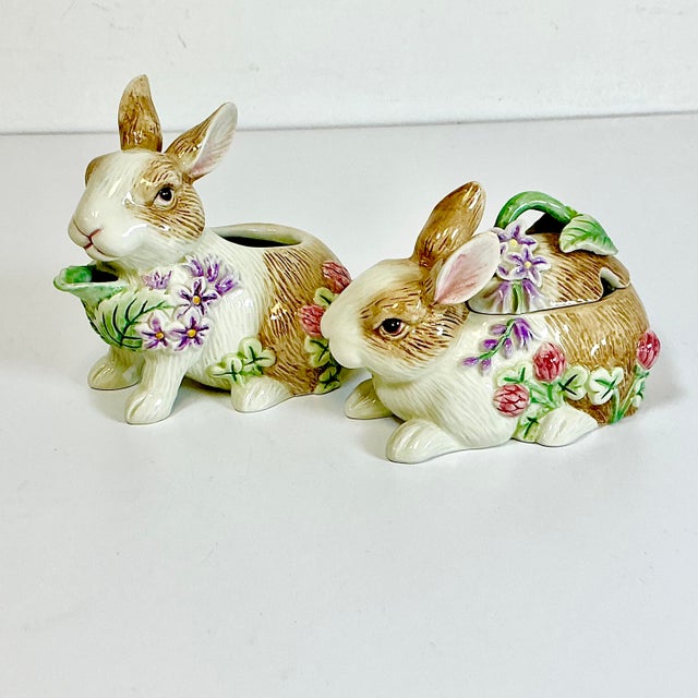 1990s Hollywood Regency Majolica Trompe L’Oeil Flora Bunny Fitz & Floyd Creamer & Sugar - Easter For Sale - Image 14 of 15