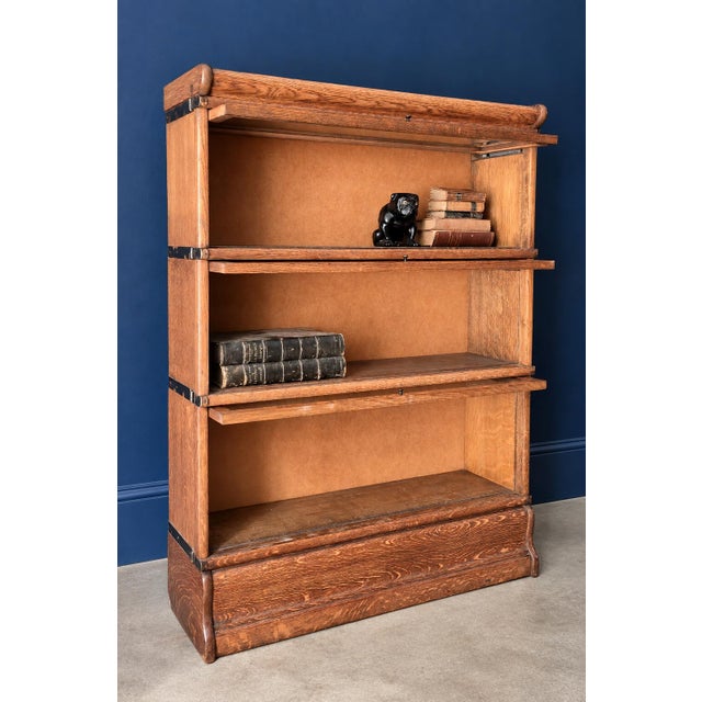 English Oak Sectional Barrister Bookcase in the style of Globe-Wernicke, 1910s For Sale - Image 10 of 12