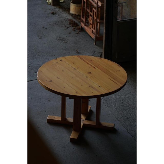 1970s Danish Modern Round Pine Dining Table with Extension Leaves, Denmark, 1970s For Sale - Image 5 of 18