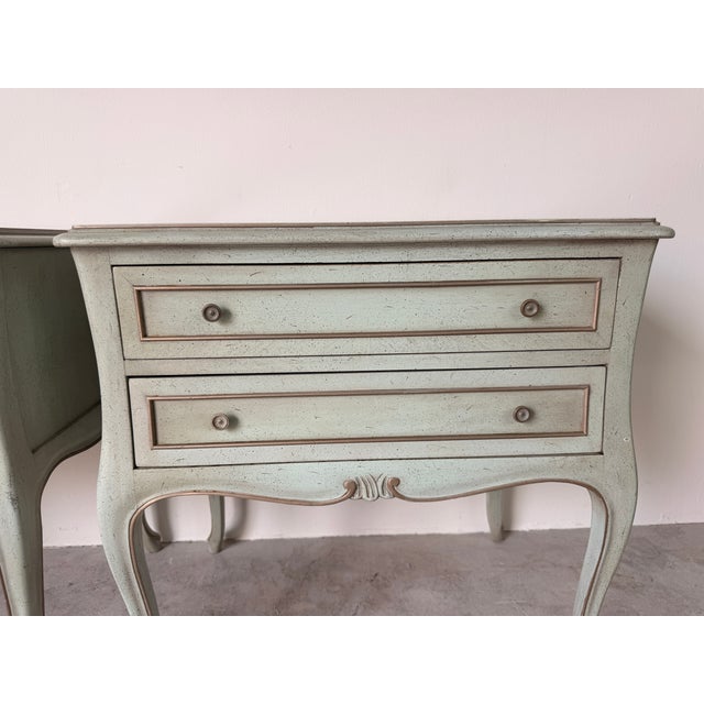 1970s Vintage French Provincial Louis XV Style Nightstands – A Pair For Sale - Image 5 of 18