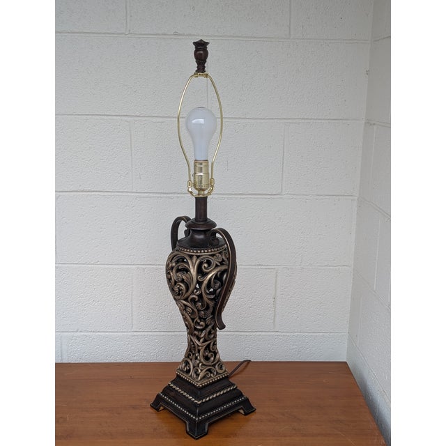 Vintage Hollywood Regency Urn Styl;e Table Lamp For Sale - Image 4 of 7