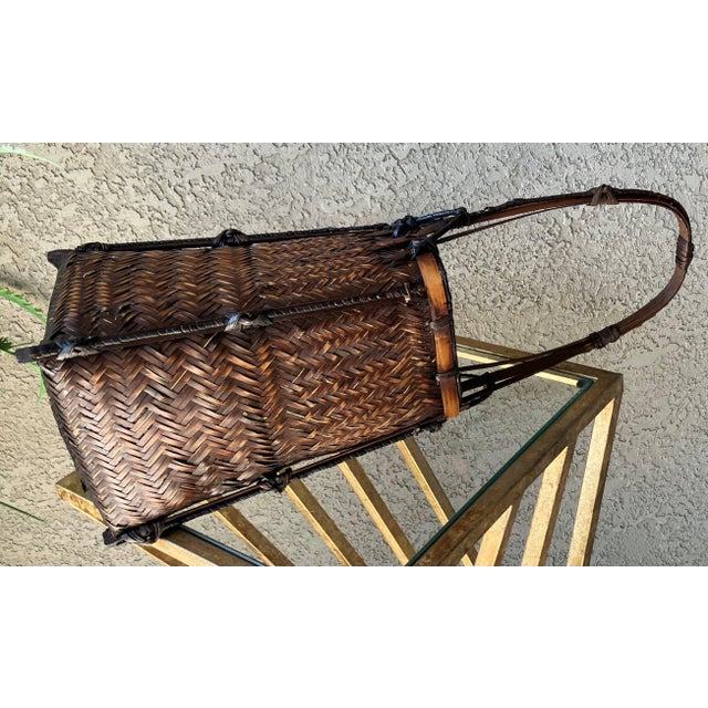 Wood Stylish Mid 20th-Century Arched Tri-Handled Ikebana-Inspired Hanakago (花籠) Basket For Sale - Image 7 of 15