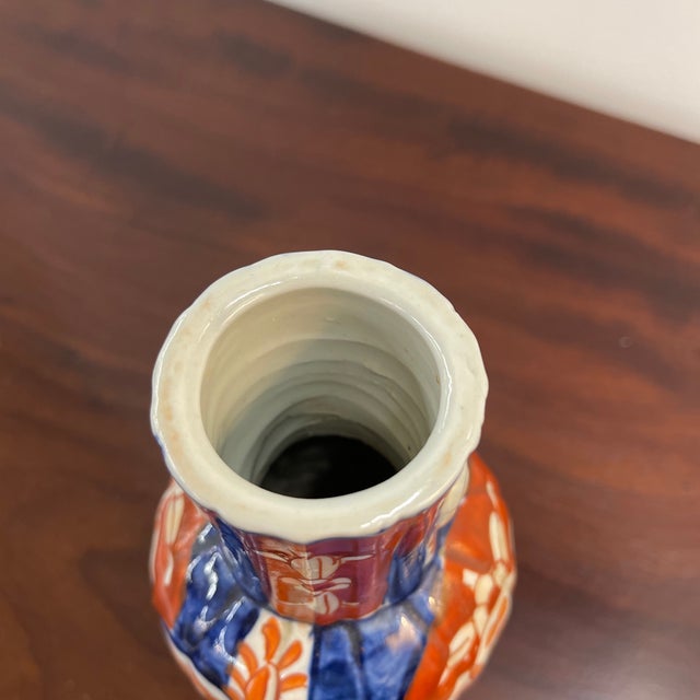 Japanese Late 19th Century Hand Painted Imari Vase For Sale - Image 3 of 4