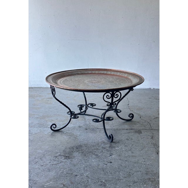 38" Hollywood Regency 1950s Moroccan Hand-Hammered Copper Tray Top Coffee Table With Wrought Iron Base For Sale - Image 10 of 18