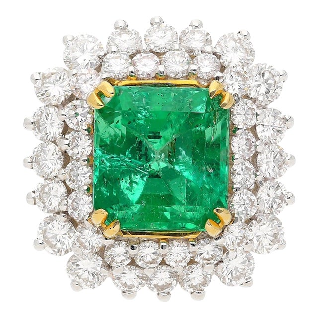 4.30 Carat Insignificant Oil Colombian Emerald in Diamond Cluster Ring, Size 6 For Sale