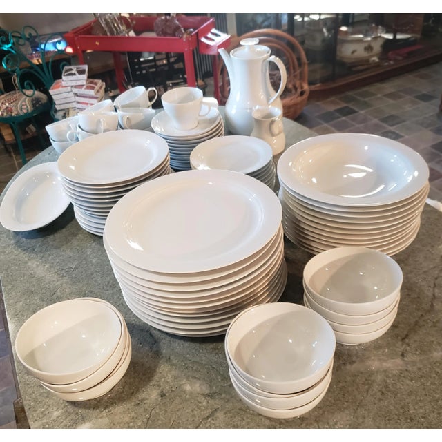 Ceramic 1960 Rosenthal Thomas Rotunda Pattern Dinner Set for Twelve- 88 Pieces For Sale - Image 7 of 12