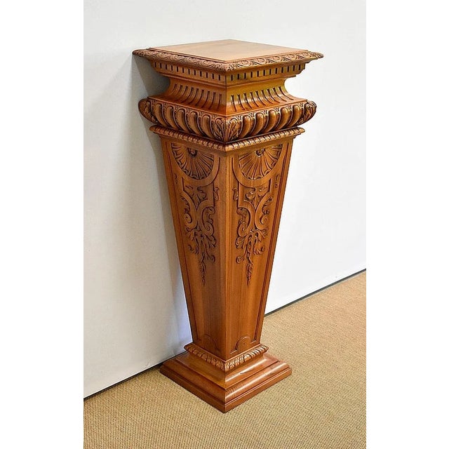 Important sheath in solid Walnut in the Neo-Gothic taste, topped with a square section. This one is embellished in its...